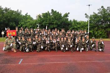 淬炼迷彩青春，守护健康初心｜卫生健康学院2026级新生军训圆满收官